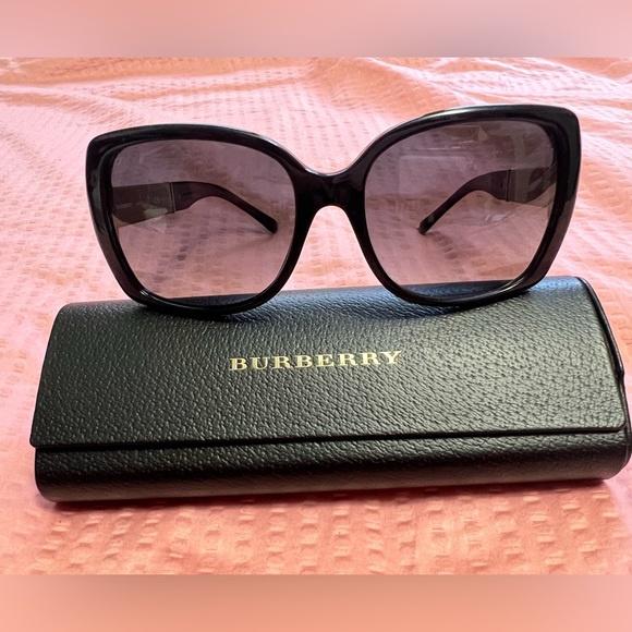 Burberry Sunglasses - Picture 5 of 13